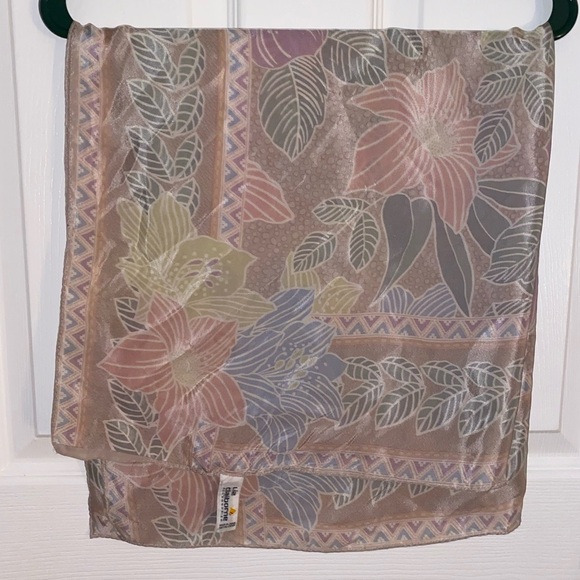 LIZ CLAIBORNE 100% Silk Vintage Pastel Floral Scarf Wrap Dimensions: 31” x 32” - Picture 6 of 6